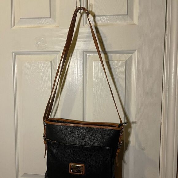 Valentina leather Black and Tan shoulder /Crossbody Bag gold tone hardwares. - Picture 3 of 12